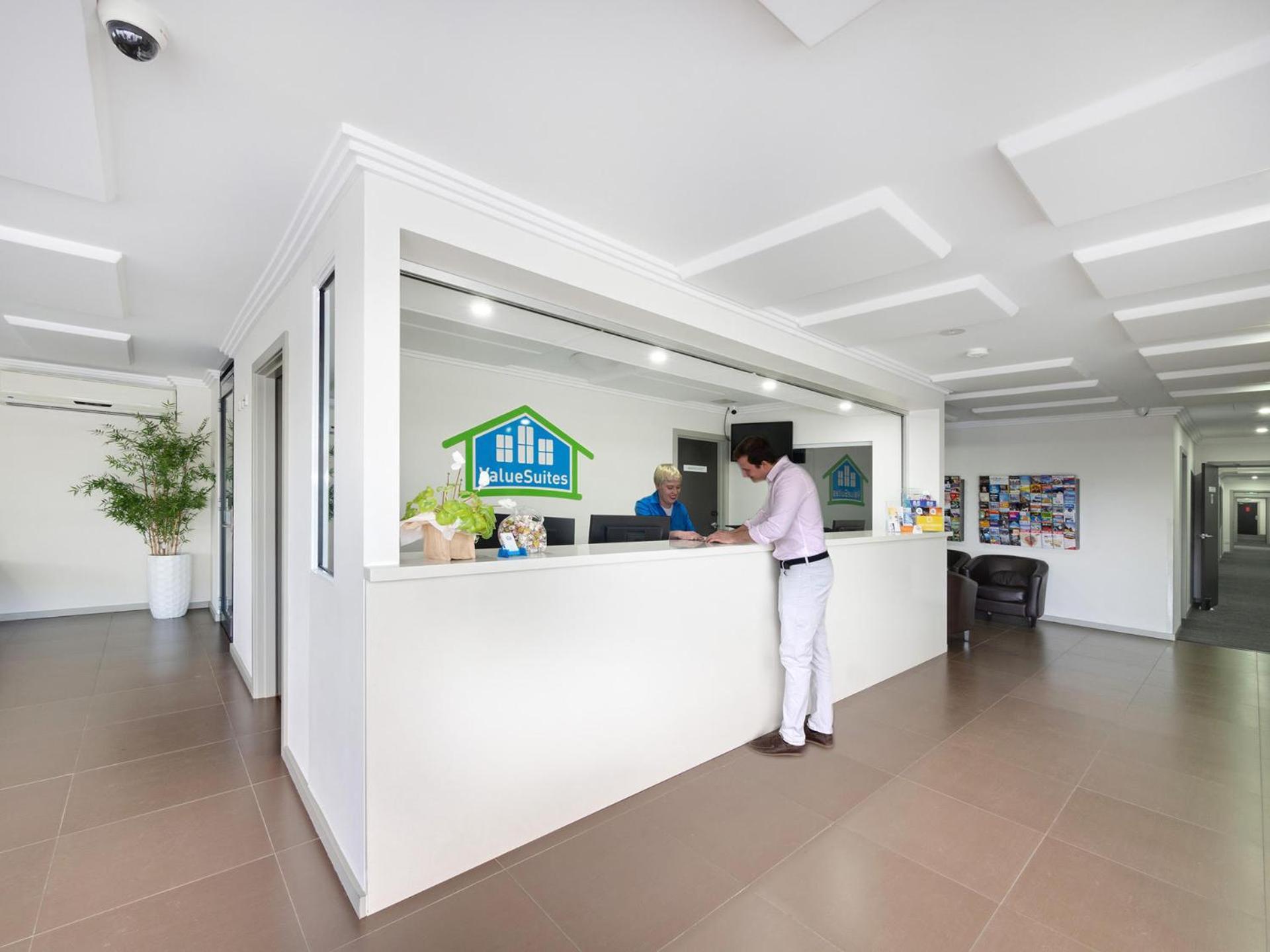 Value Suites Penrith Exterior foto