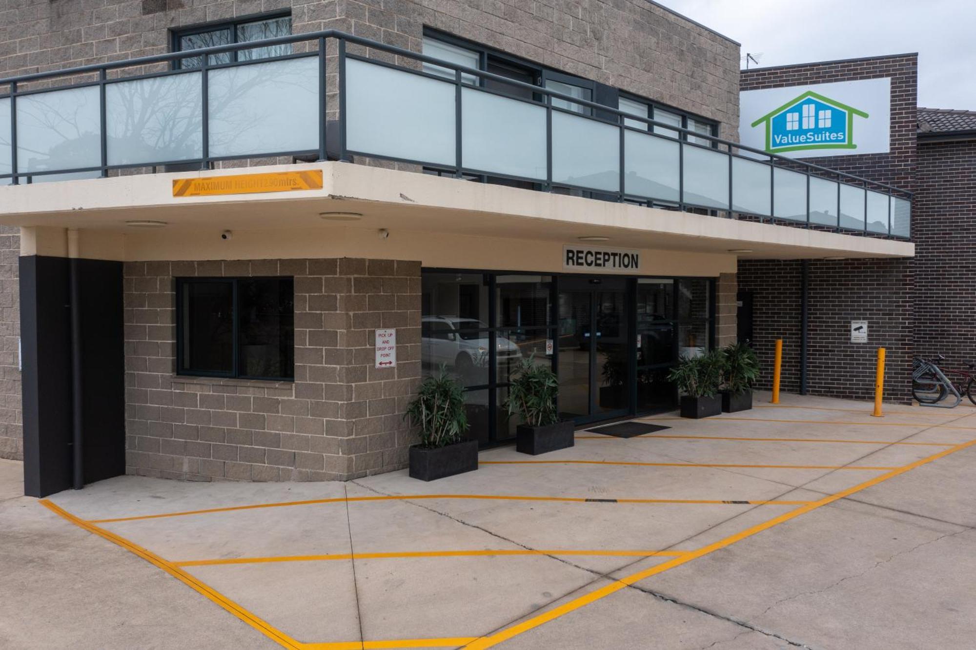 Value Suites Penrith Exterior foto