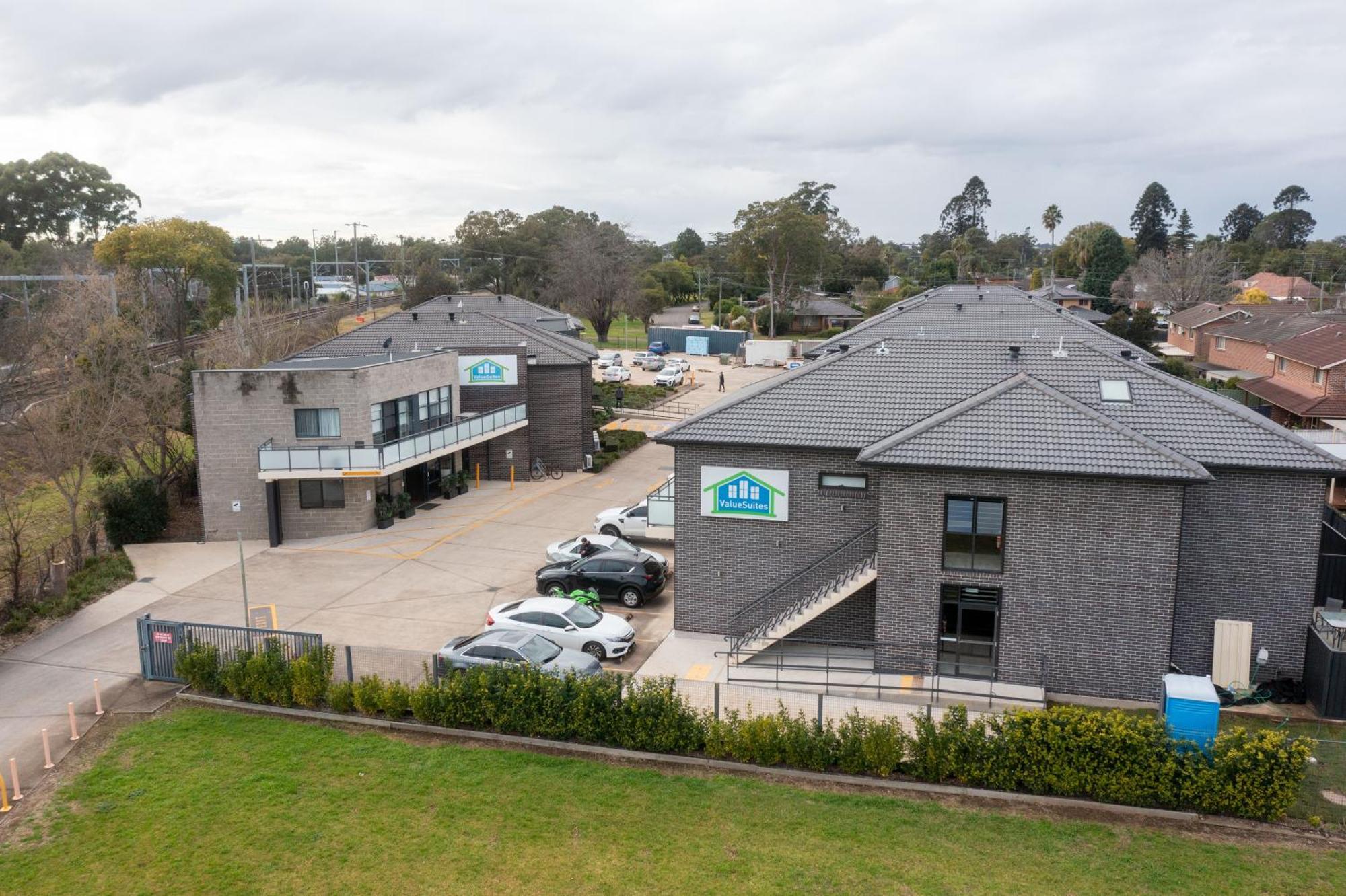 Value Suites Penrith Exterior foto