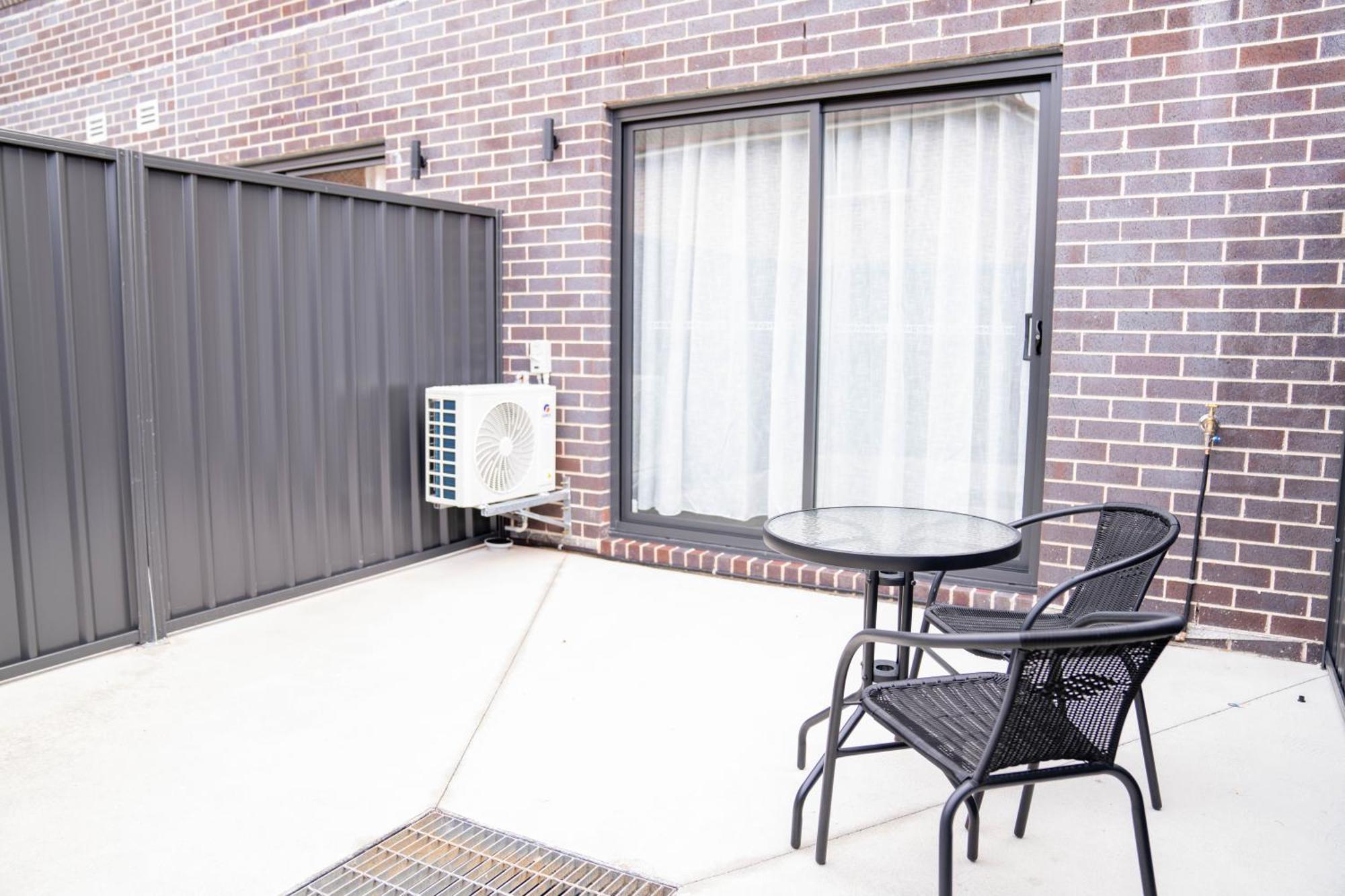 Value Suites Penrith Exterior foto