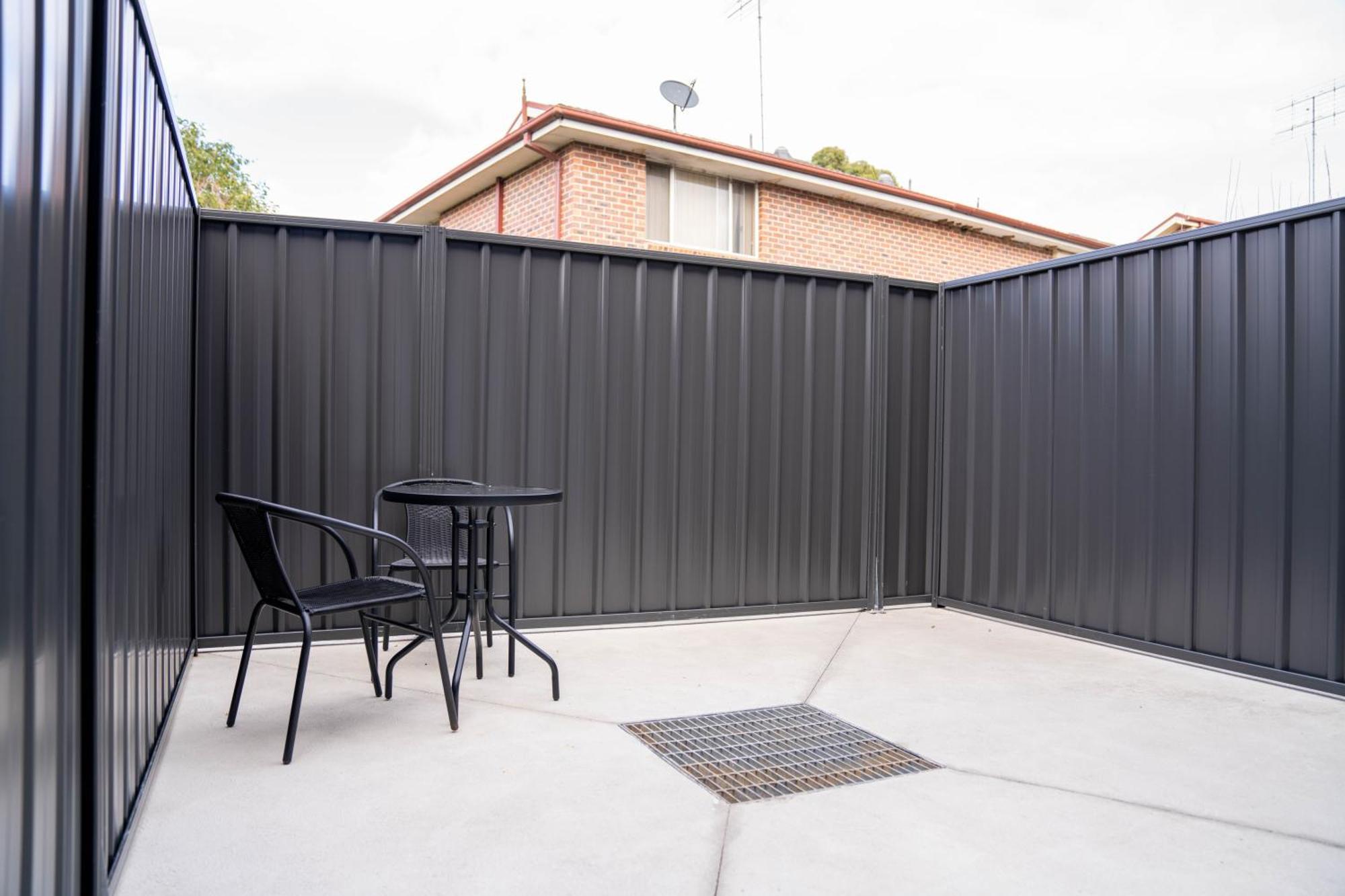 Value Suites Penrith Exterior foto