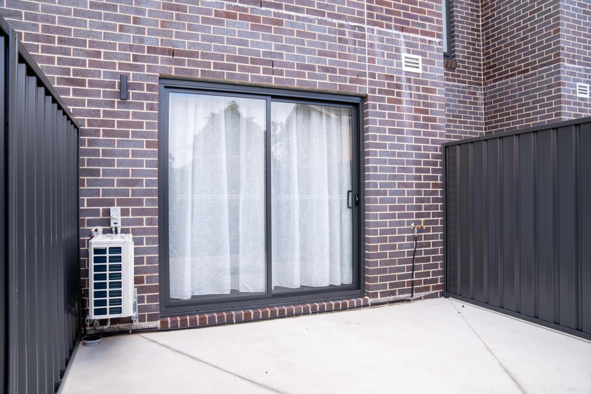 Value Suites Penrith Exterior foto