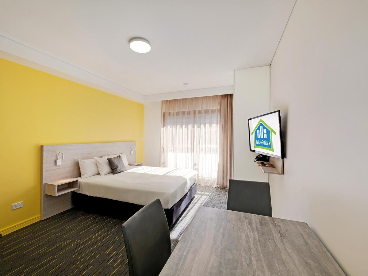 Value Suites Penrith Exterior foto
